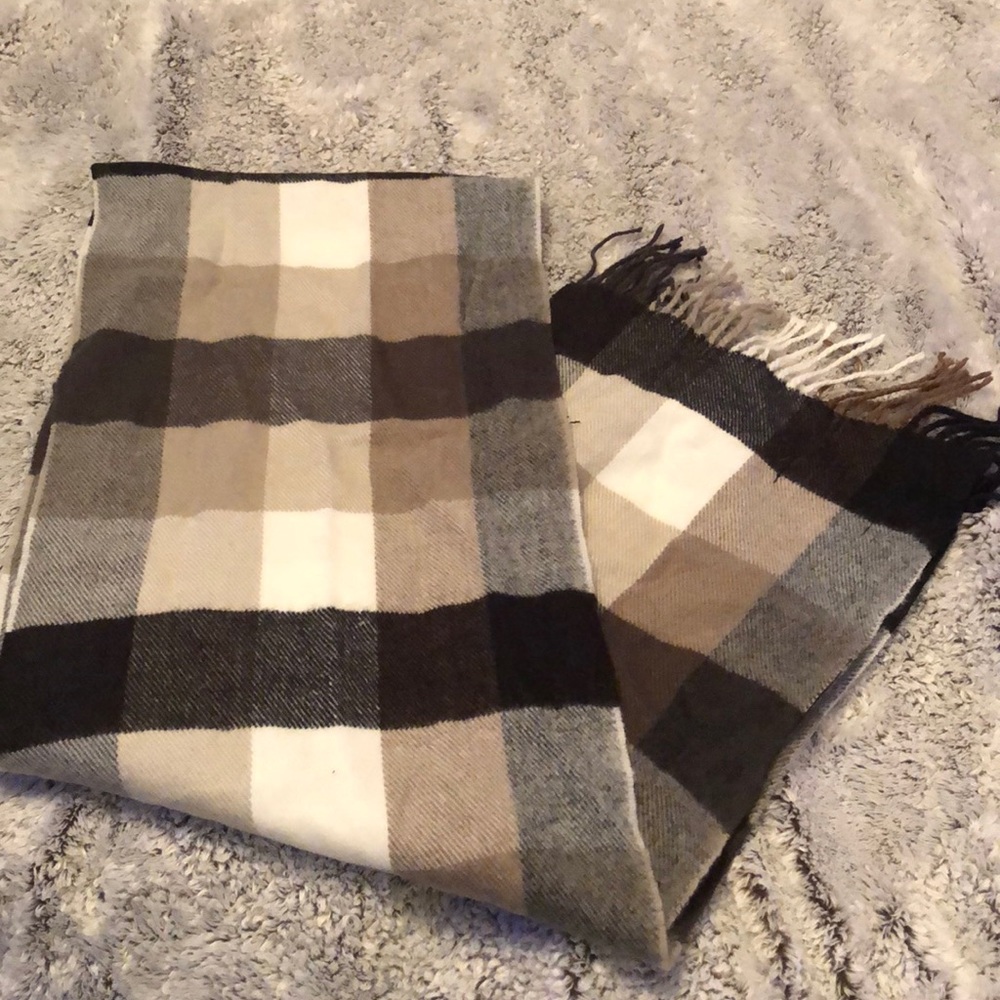 Cute scarf!